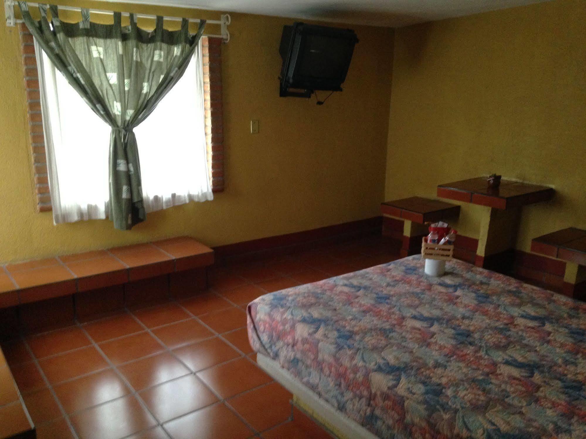 Ayenda Meson Del Rio Hotel Tepotzotlan Exterior foto
