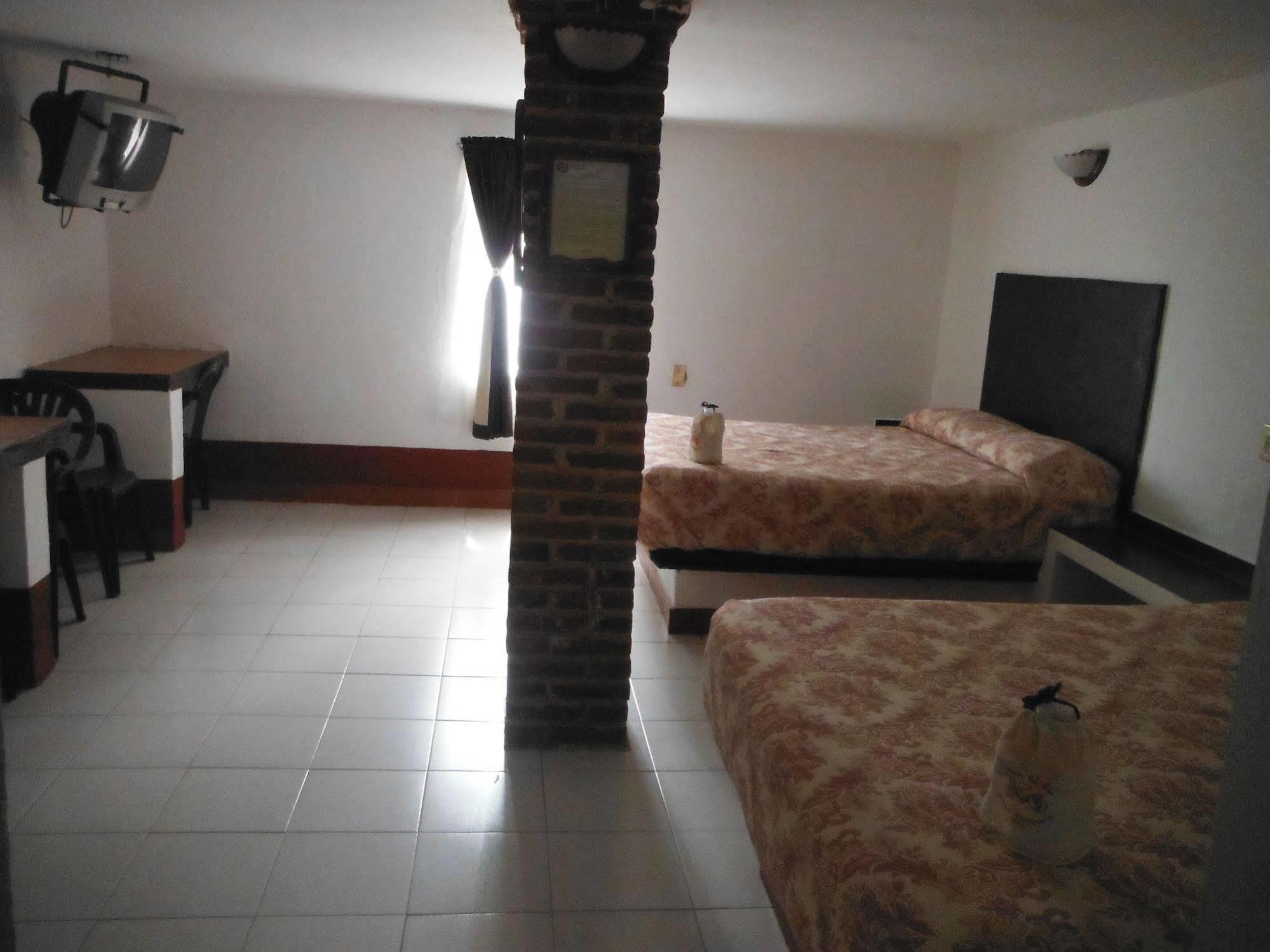 Ayenda Meson Del Rio Hotel Tepotzotlan Exterior foto